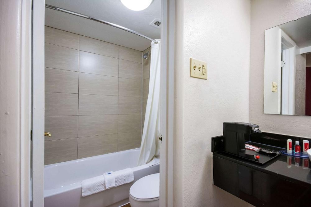 Econo Lodge photo 25