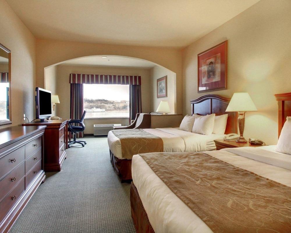 Clarion Suites Vidalia Riverfront photo 5