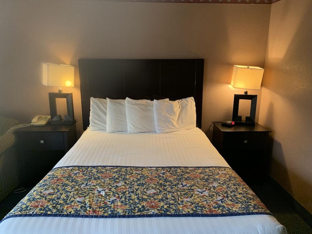 OK Hotel photo 29