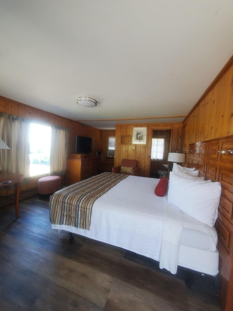 Bayview Lakefront Motel photo 13