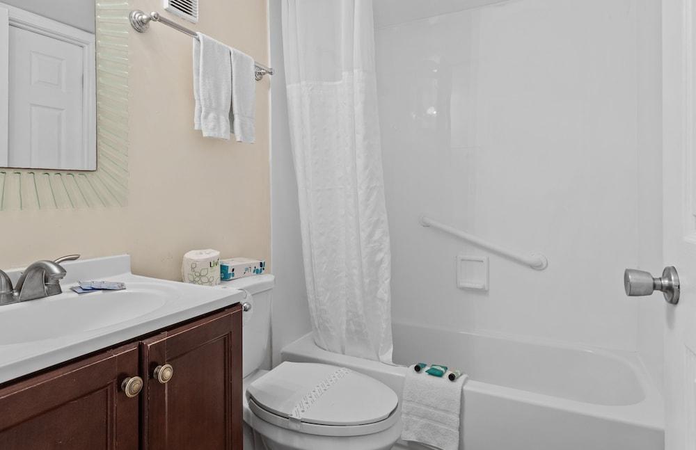 Beacher's Lodge Oceanfront Suites photo 50