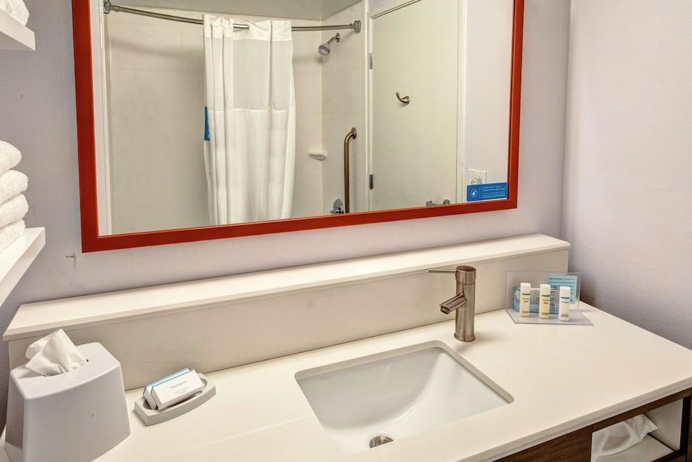 Hampton Inn Latrobe photo 27