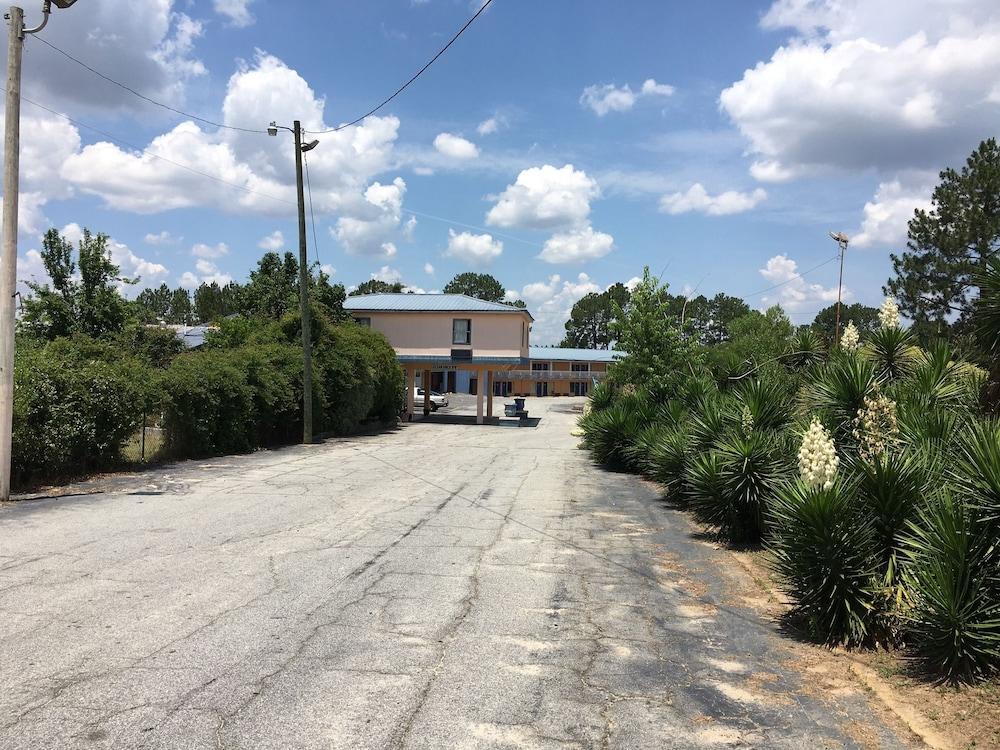 Ashburn Inn & RV Park photo 8