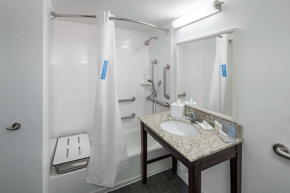 Hampton Inn & Suites by Hilton Miami-Doral/Dolphin Mall photo 25