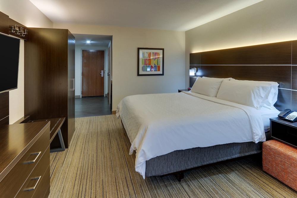 Holiday Inn Express & Suites Troy by IHG photo 34
