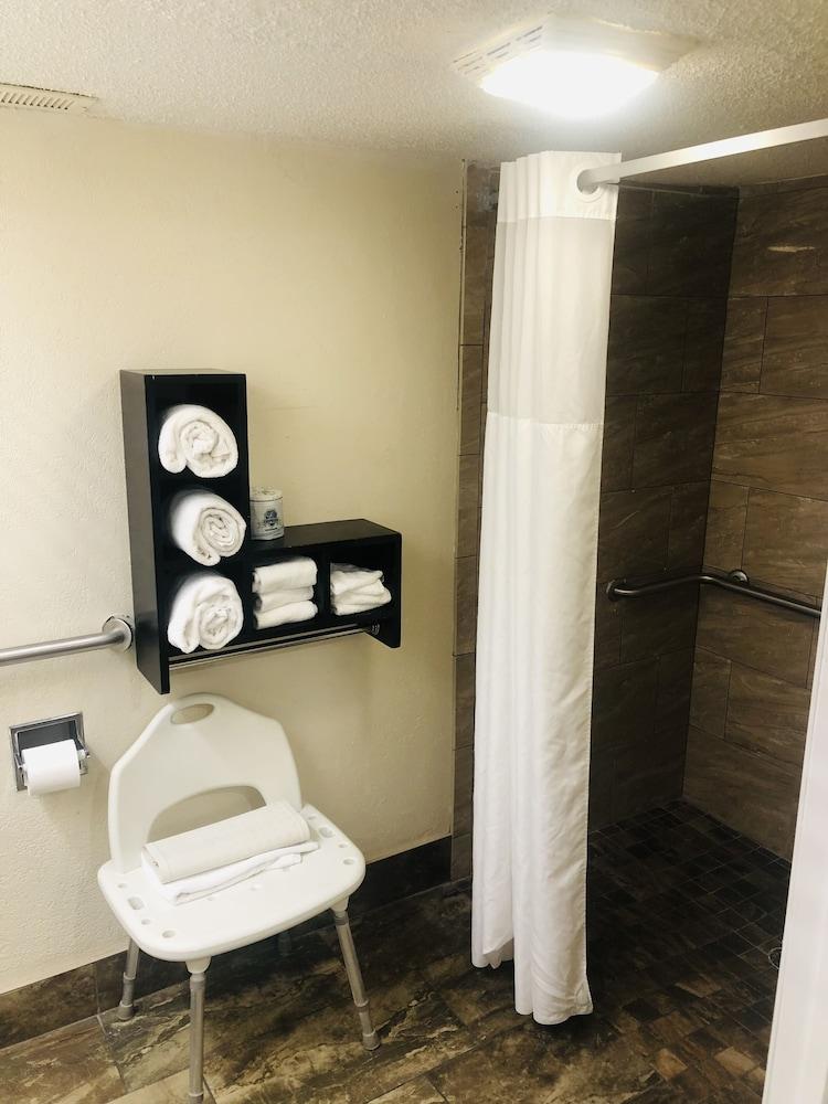 Quail Inn & Suites photo 37