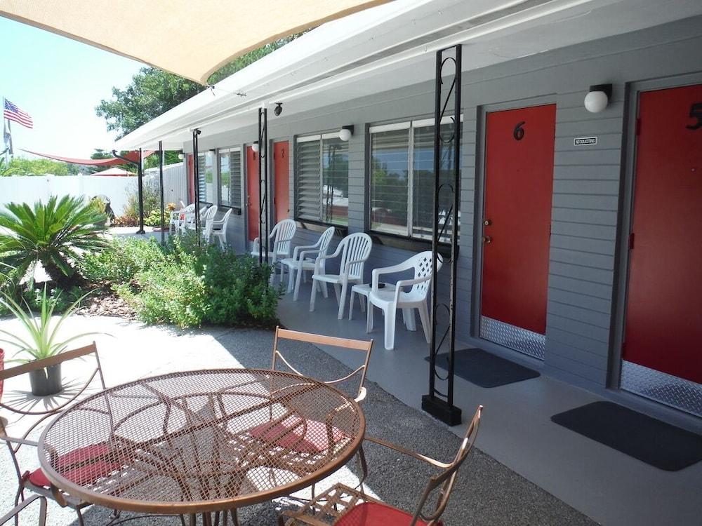 The Scoot Inn photo 10