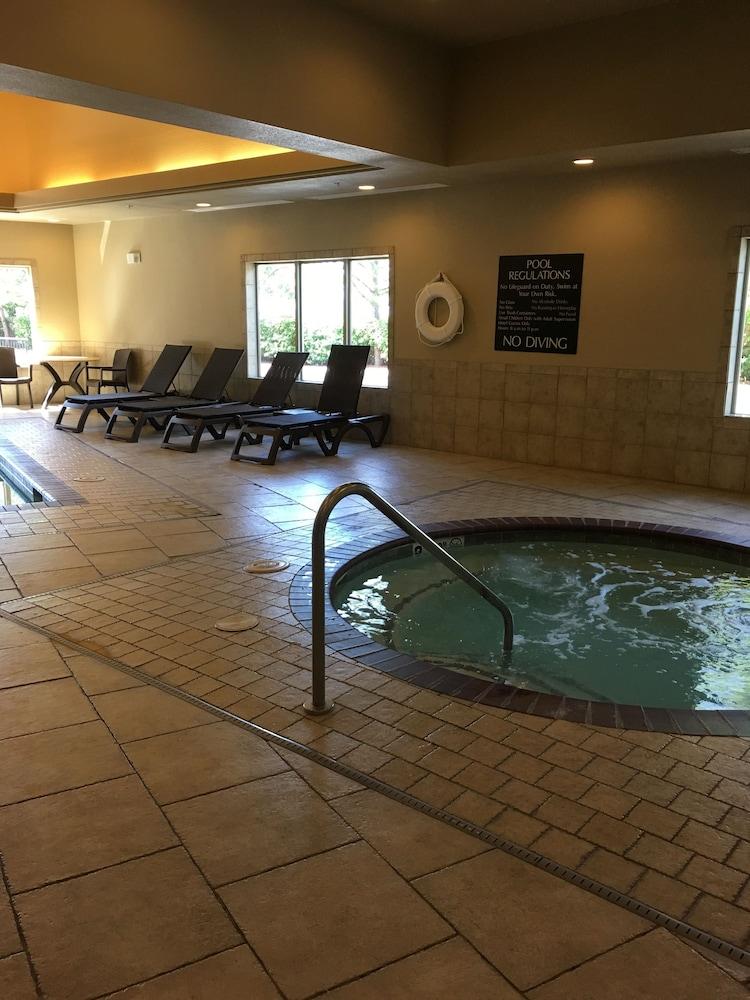 Comfort Inn Bentonville - Crystal Bridges photo 25
