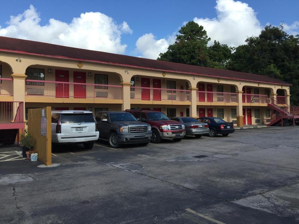 Regency Inn and Suites photo 1