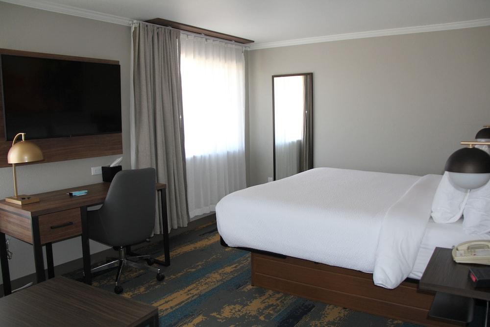 La Quinta Inn & Suites by Wyndham Yakima Downtown photo 31