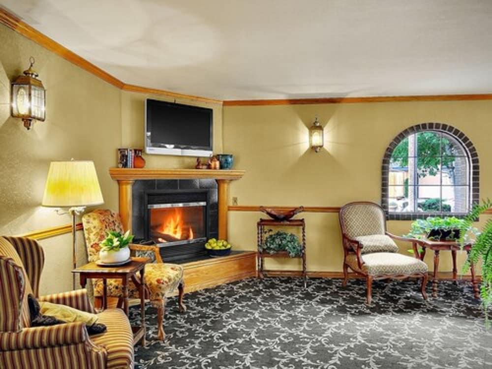 Coachman Inn & Suites photo 7