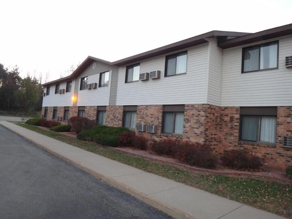 Wautoma Inn by OYO Near Airport WI 73 photo 7