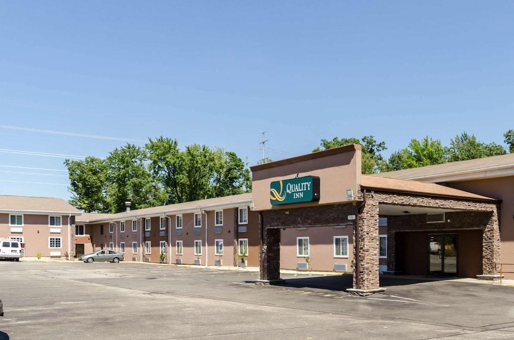 Quality Inn Chicopee - Springfield photo 1