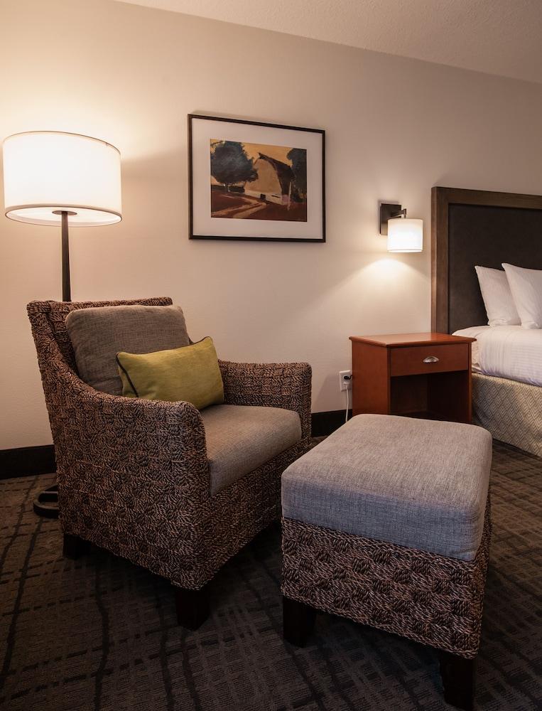 Best Western Plus University Park Inn & Suites photo 53