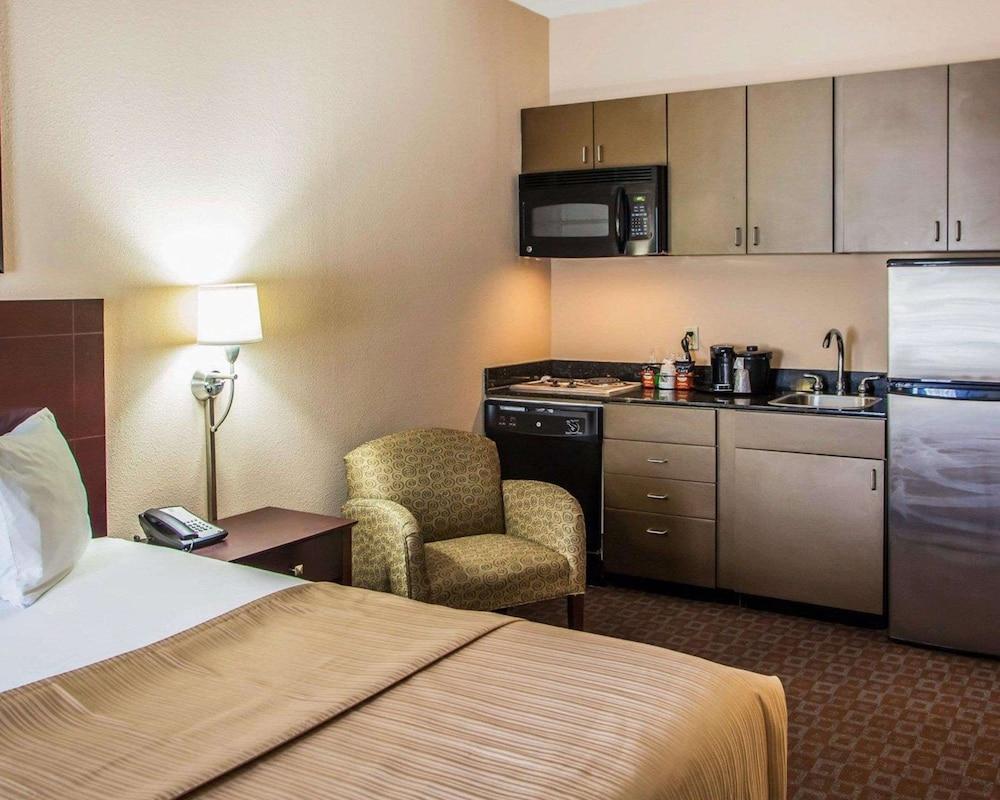 Quality Inn & Suites Peoria North photo 15