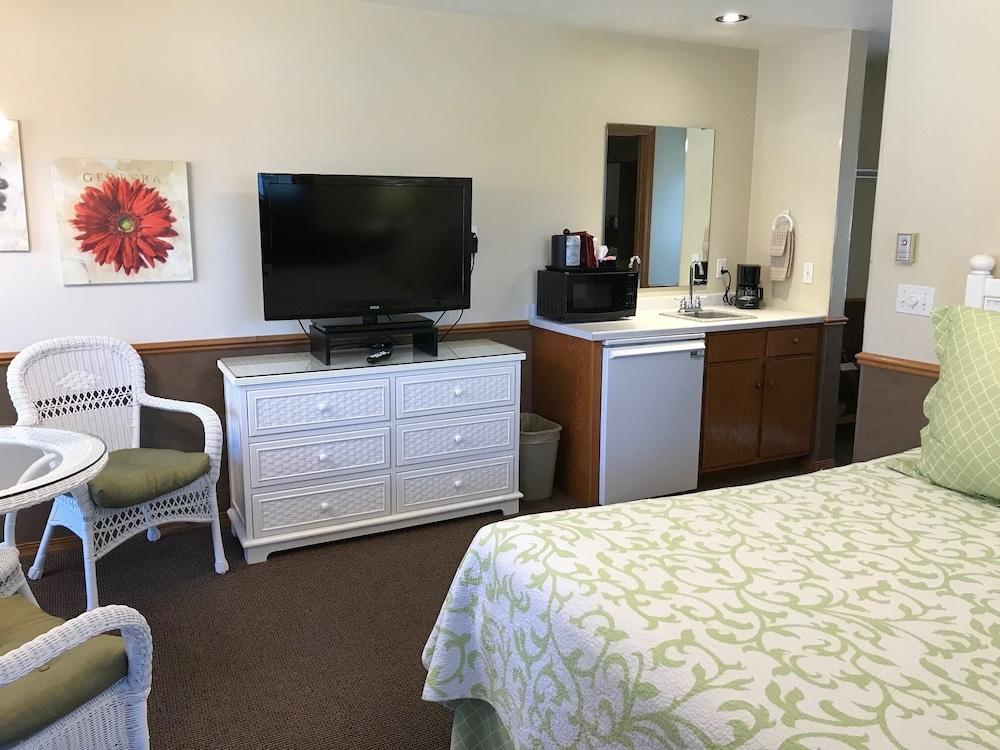 Bay Breeze Resort photo 81