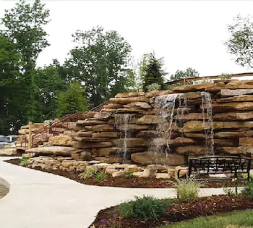 Big Splash Adventure Indoor Water Park & Resort photo 9