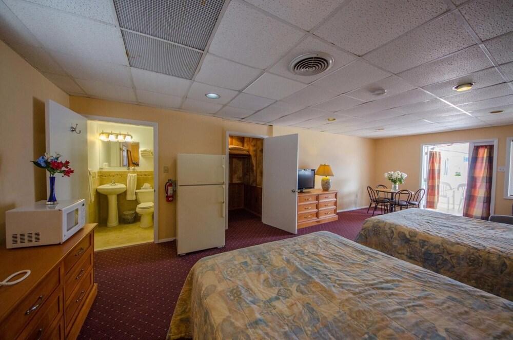 Compass Family Resort photo 10