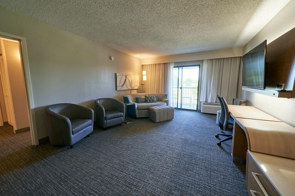 Courtyard By Marriott Bentonville photo 12