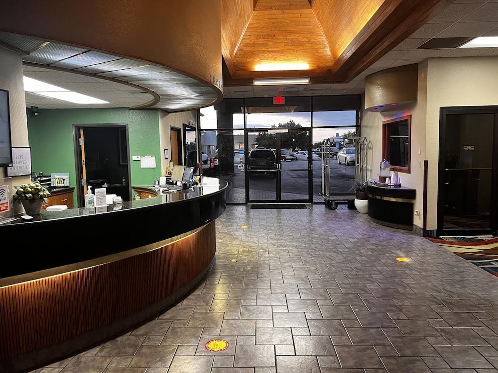 Apple Tree Inn and Suites photo 1