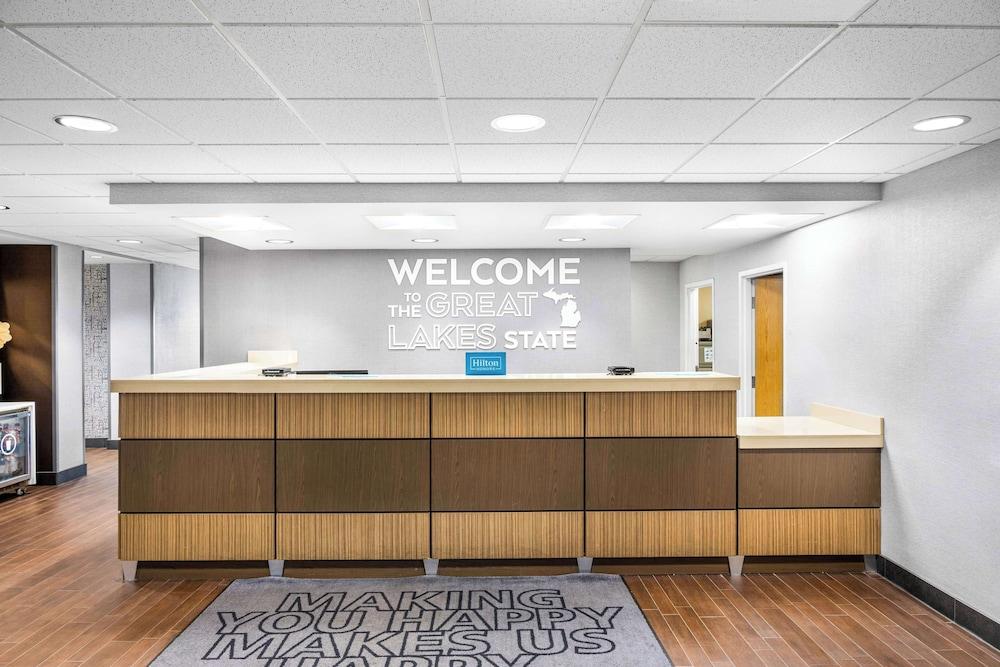 Hampton Inn Grand Rapids-North photo 3