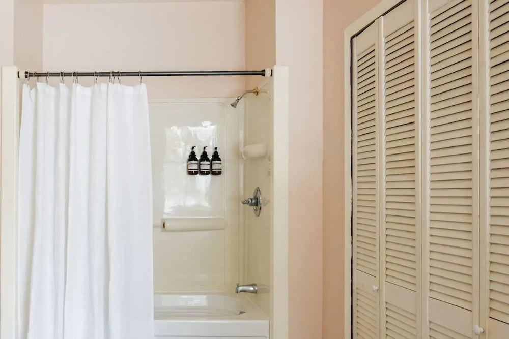 Elmrock Inn photo 7