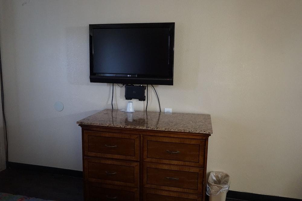 Econo Lodge San Antonio Northeast I-35 photo 9