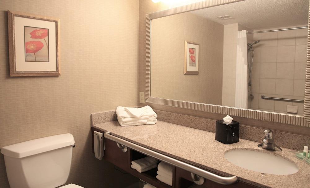 DoubleTree by Hilton Dayton Fairborn photo 13