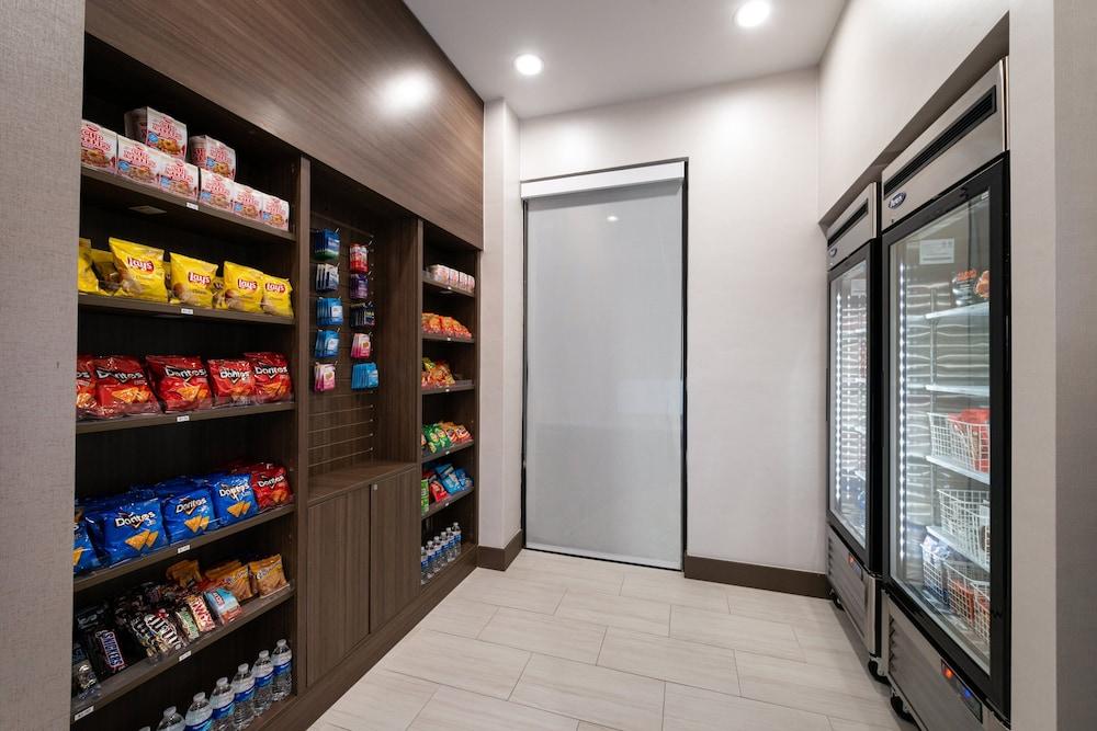 Holiday Inn Express & Suites Los Angeles Downtown West by IHG photo 25