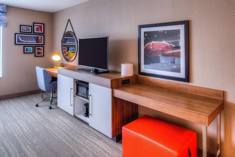 Hampton Inn & Suites Wixom photo 23