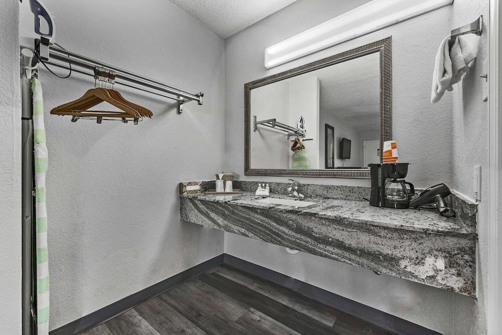 Quality Inn photo 25