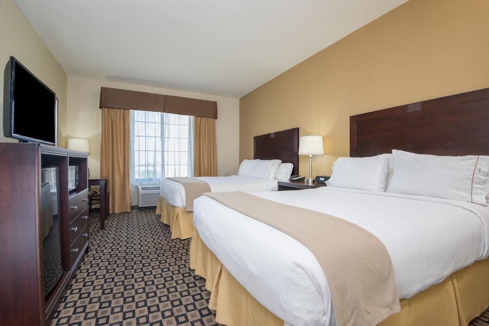 Holiday Inn Express Hotel & Suites Clovis by IHG photo 10