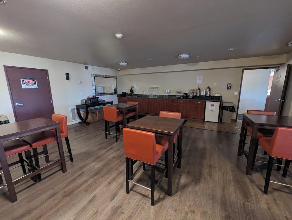 Toppenish Inn and Suites photo 23