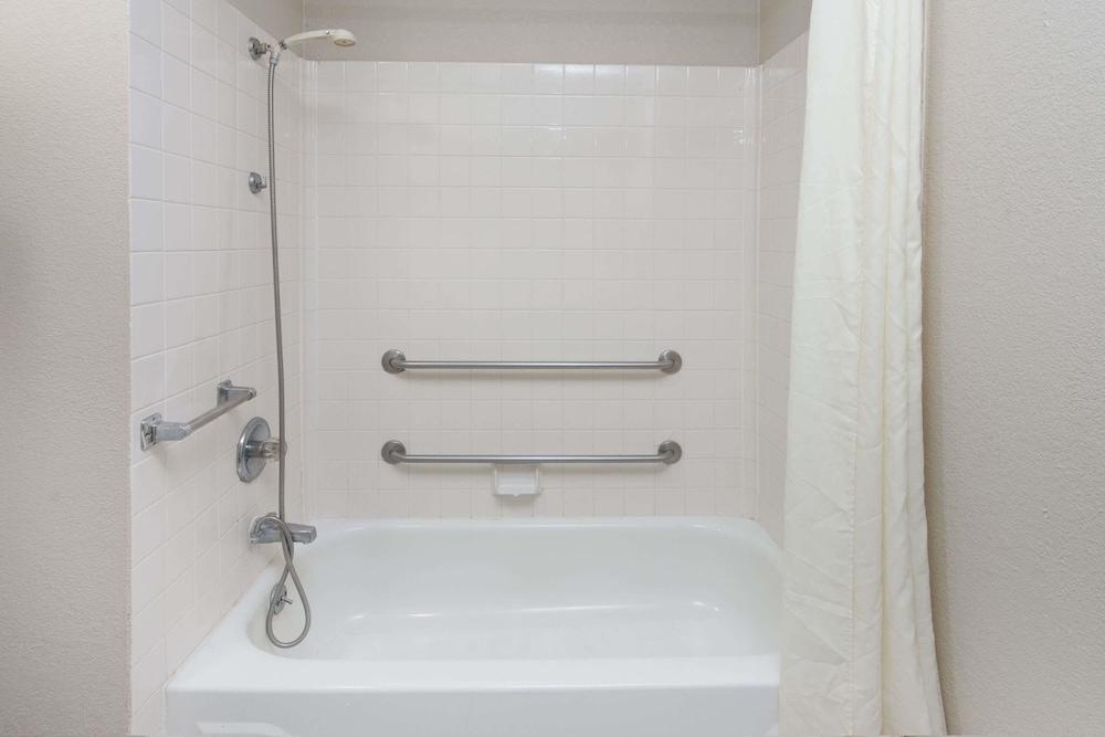 Hotel 7 Inn Paducah photo 11