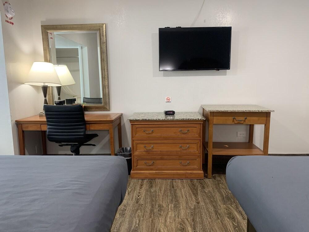 Days Inn by Wyndham Sulphur Springs photo 19