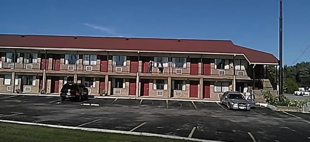 Budget Host Inn photo 1