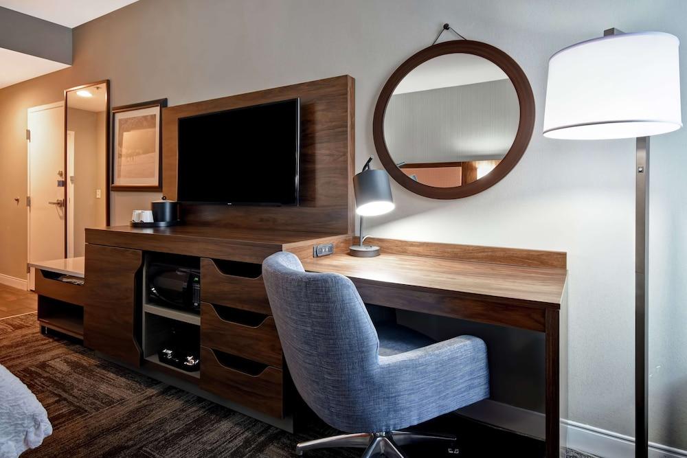 Hampton Inn I-75 Lexington/Hamburg Area photo 12