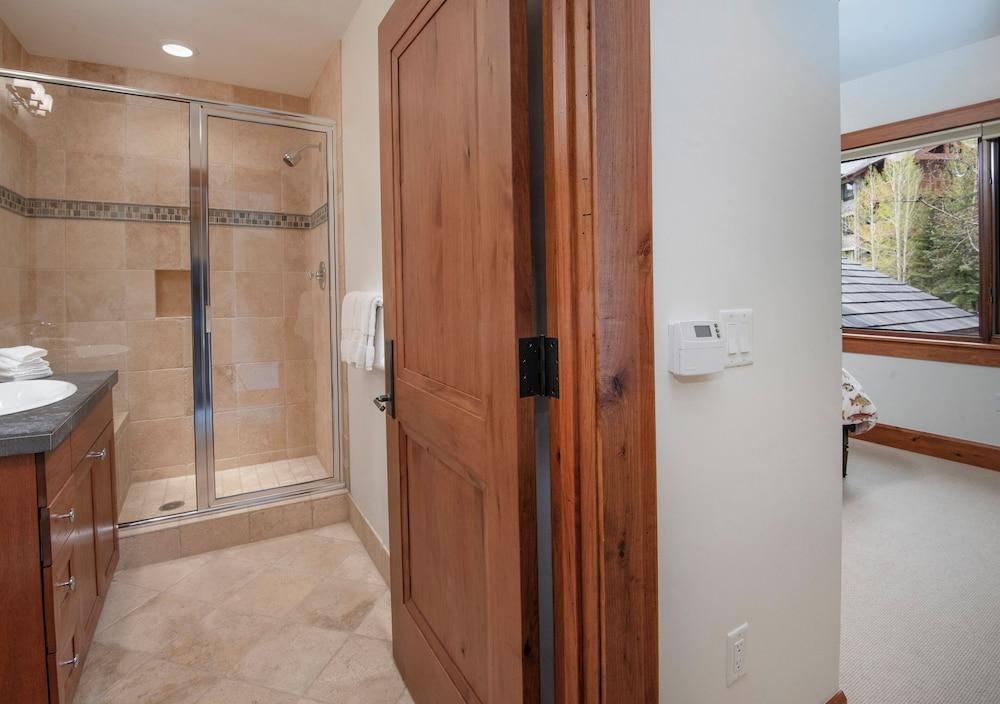 Hummingbird by Elevation Accommodations photo 22