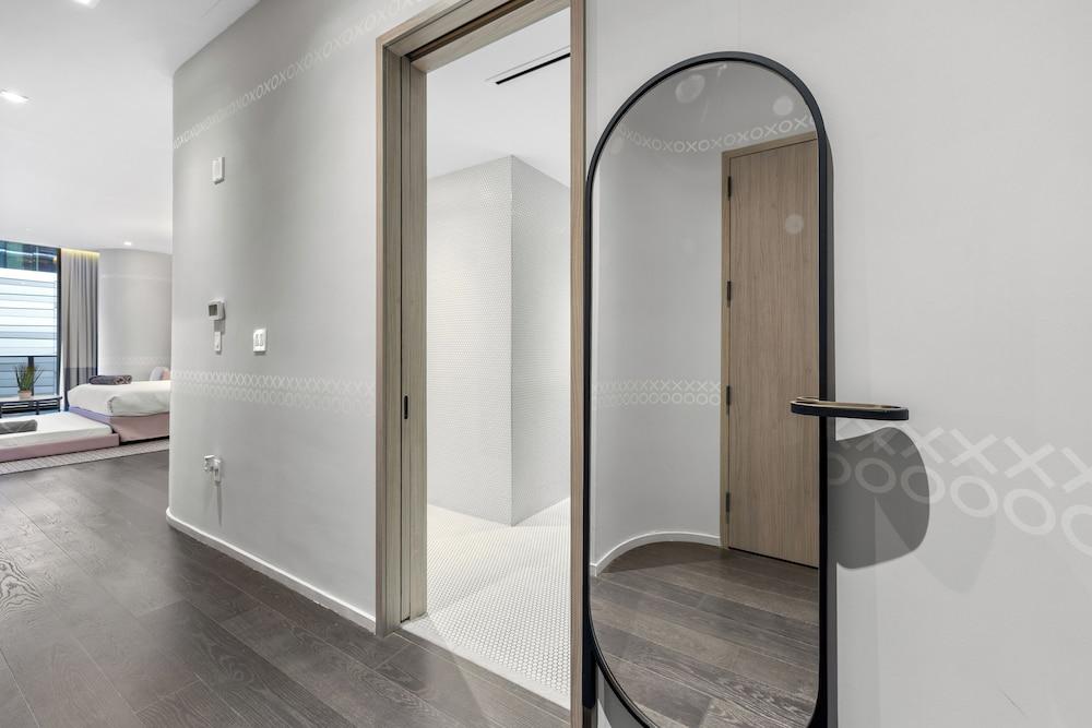 SLS Lux King Suite photo 24