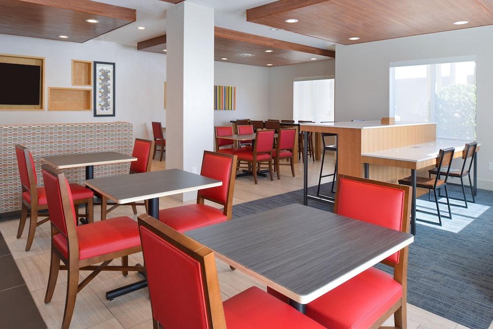 Holiday Inn Express & Suites Abilene by IHG photo 13