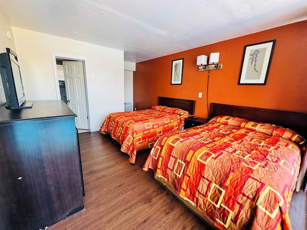 Skyview Manor Motel photo 20