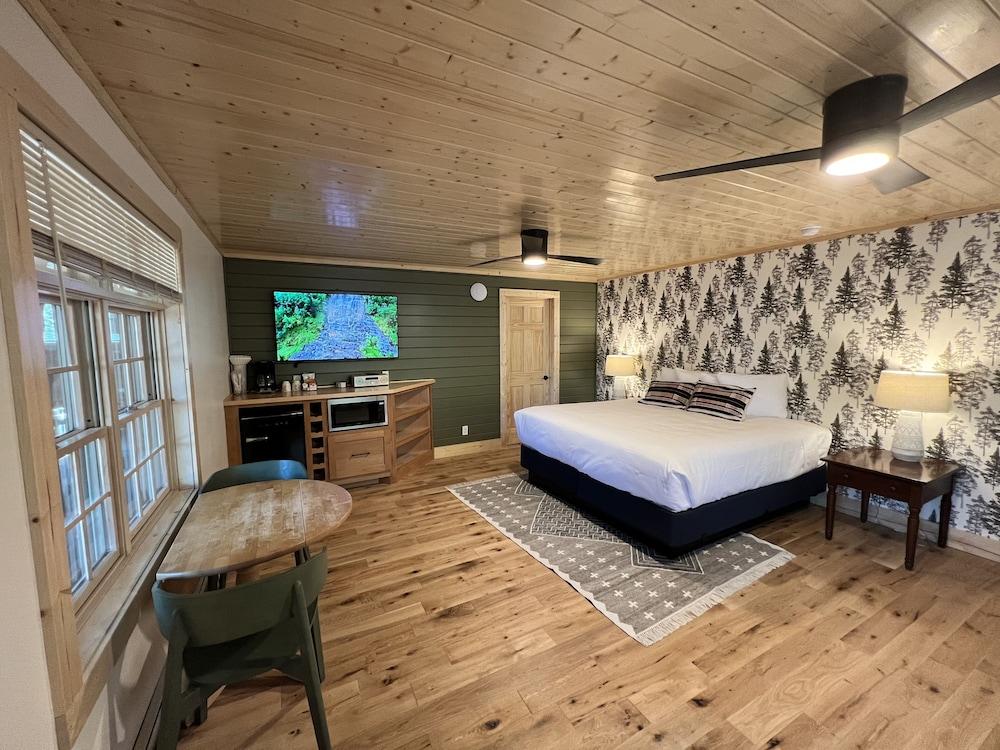 Thomsonite Beach Inn photo 8