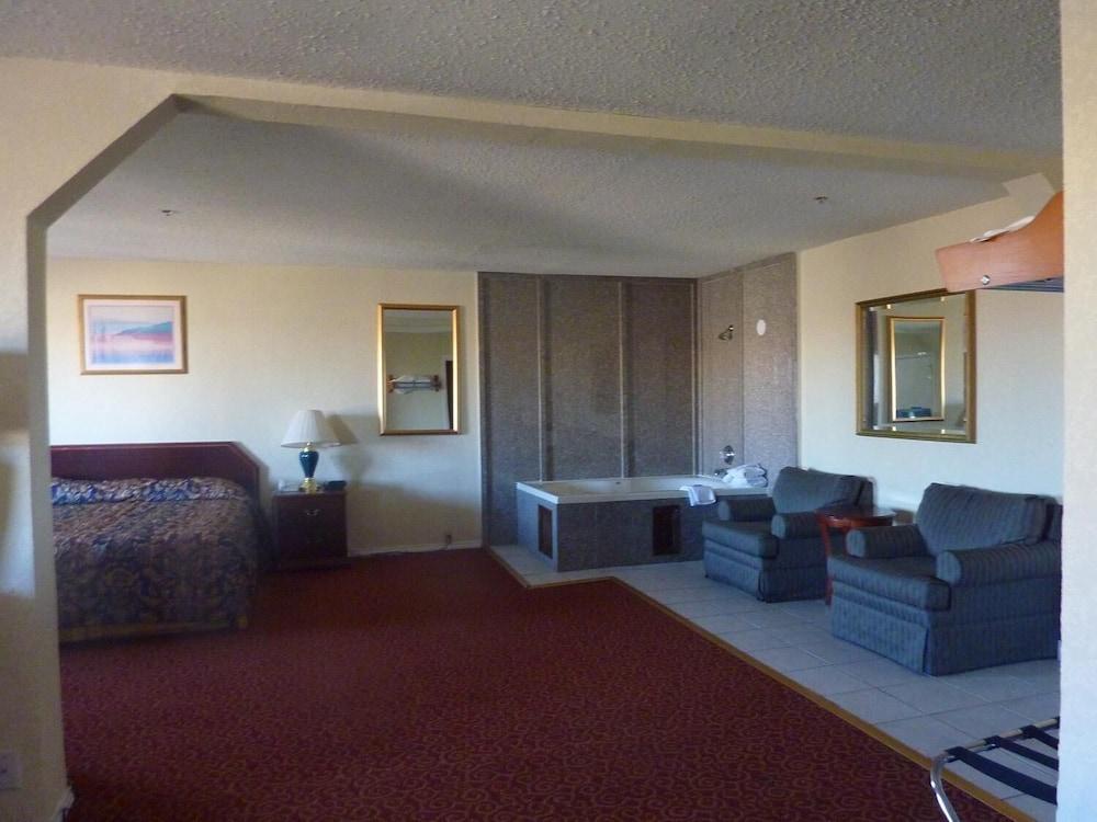 Park Hill Inn and Suites photo 11