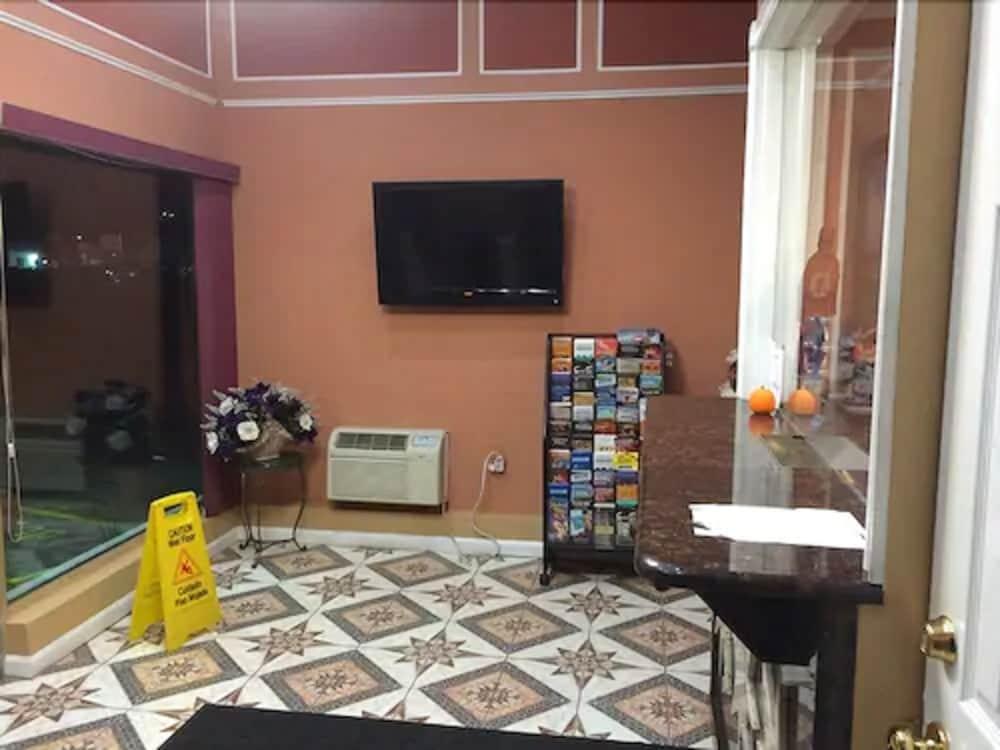 Regal Inn & Suites photo 22