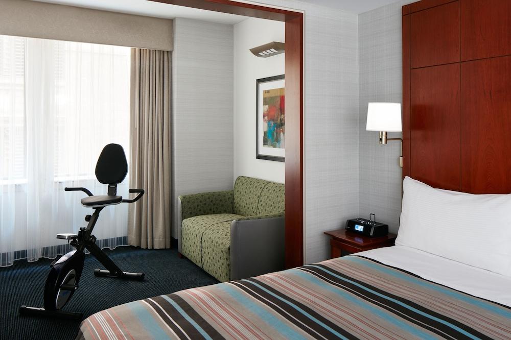 Central Loop Hotel photo 35