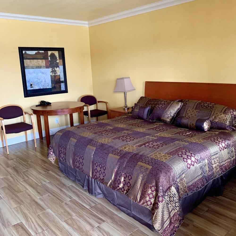 Town & Country Motel photo 7