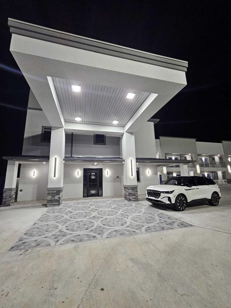 Platinum inn photo 2