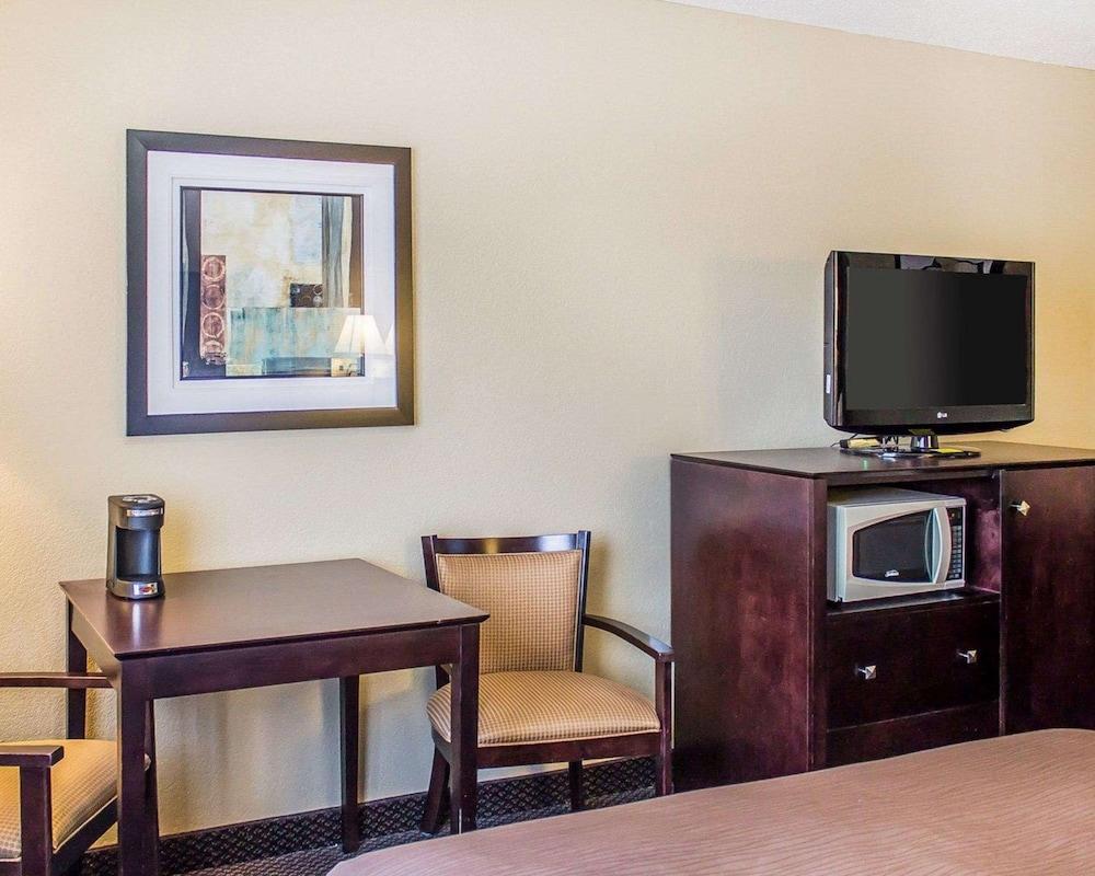 Quality Inn & Suites Sturgeon Bay photo 18