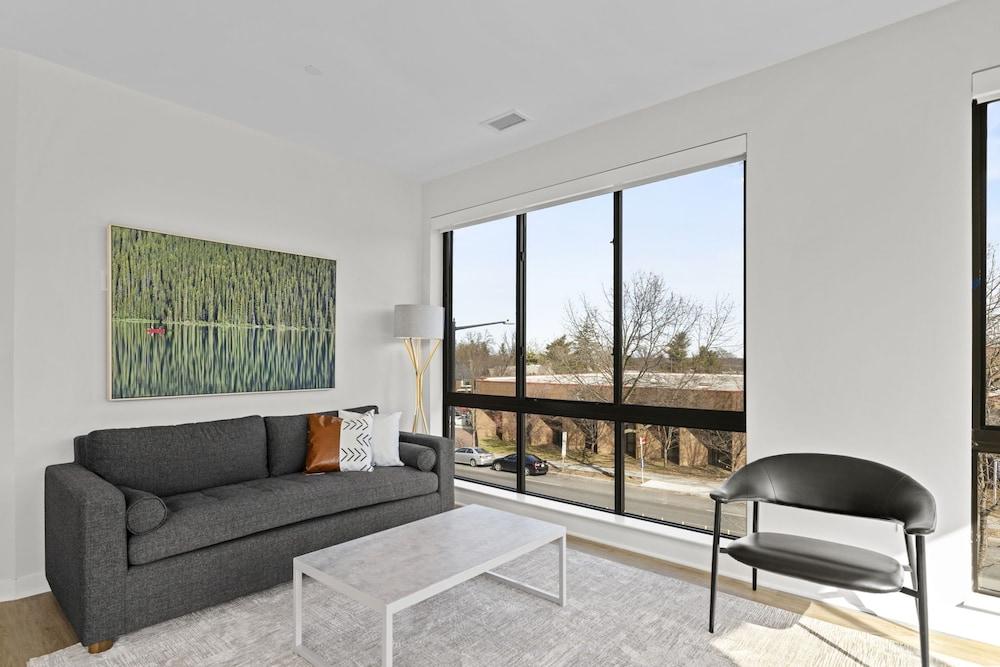 Placemakr Cathedral Heights photo 22