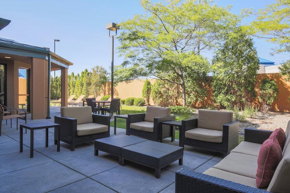 Courtyard Flint by Marriott photo 43
